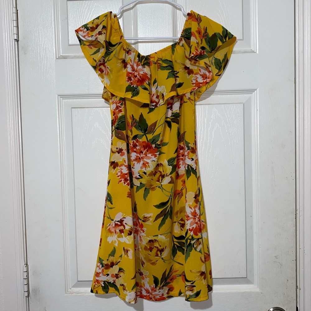 Juniors off the shoulder floral dress